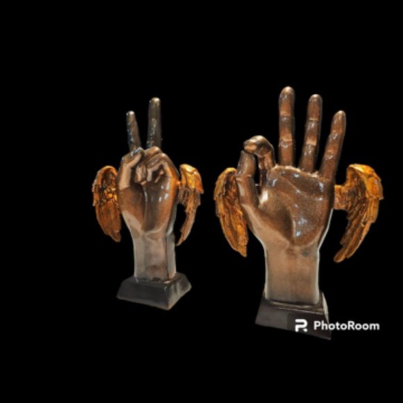 victory hands polyresin - Picture 2 of 3